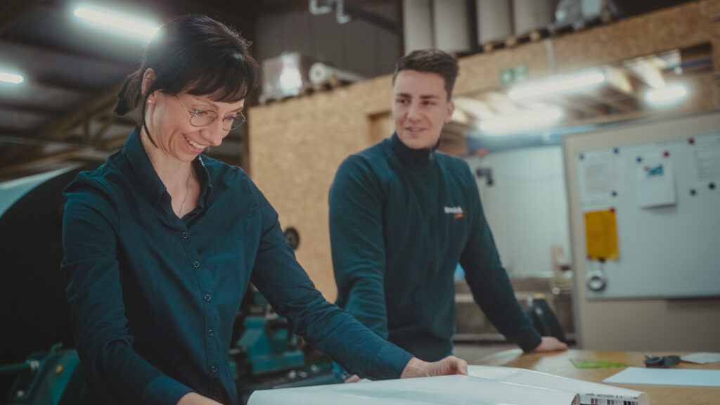 Nennen Sie uns Ihre Anforderungen und wir gestalten mit unseren Möglichkeiten Ihre Tiefdruck- oder Lasergravuren und Digitaldrucke jeder Art.