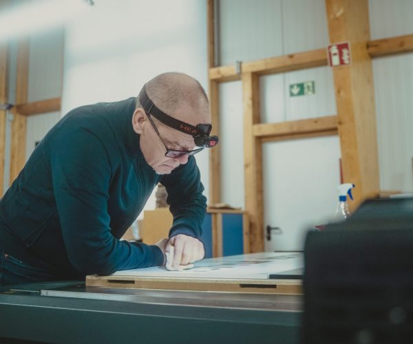 Nennen Sie uns Ihre Anforderungen und wir gestalten mit unseren Möglichkeiten Ihre Tiefdruck- oder Lasergravuren und Digitaldrucke jeder Art.