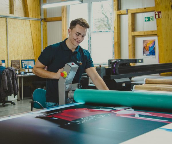 Nennen Sie uns Ihre Anforderungen und wir gestalten mit unseren Möglichkeiten Ihre Tiefdruck- oder Lasergravuren und Digitaldrucke jeder Art.